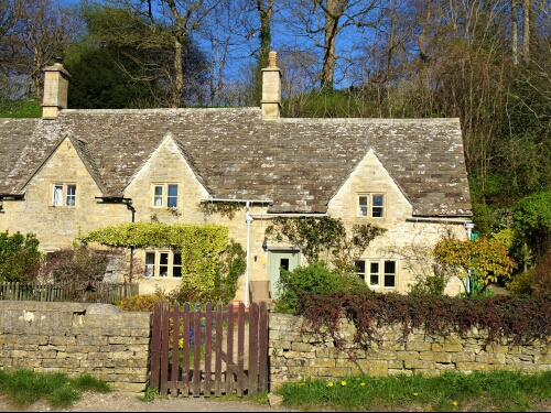 How To Spend An Afternoon In Bibury - Rays Of Adventure